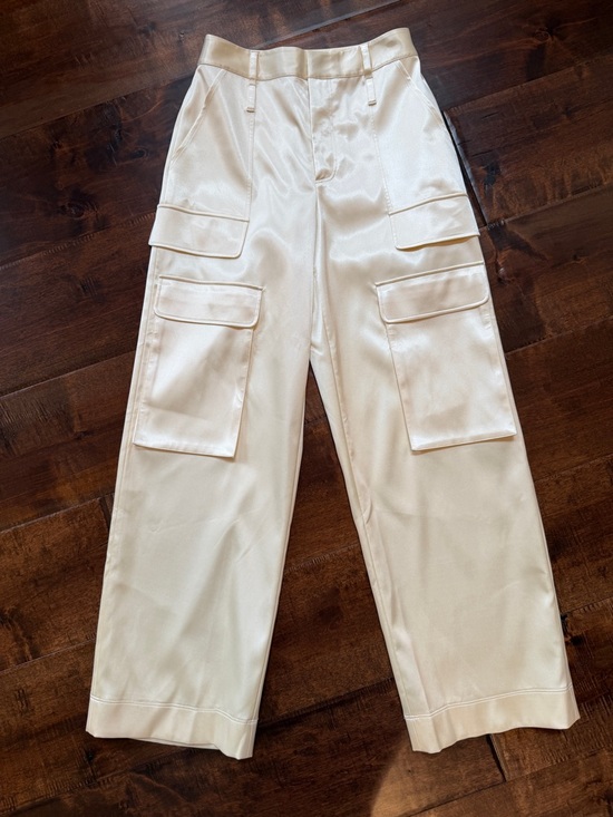 FRAME Relaxed Straight Cargo Pants in Bone - Picture 6 of 15